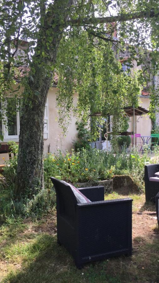 Le Gite Du Petit Renard: A Tranquil Gite With Pool Oradour-Saint-Genest Εξωτερικό φωτογραφία
